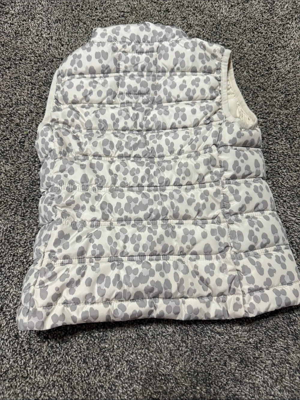 GAP White & Light Gray Leopard Print Puffer Vest - Girls